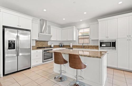 Tustin House | Stylish 3BR Irvine Oasis Family Friendly w Garage