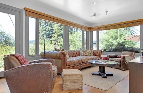 Occidental House | Stylish 3BR Retreat Close to Coast & Wineries