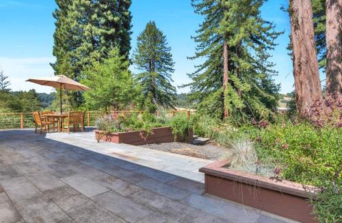 Occidental House | Stylish 3BR Retreat Close to Coast & Wineries