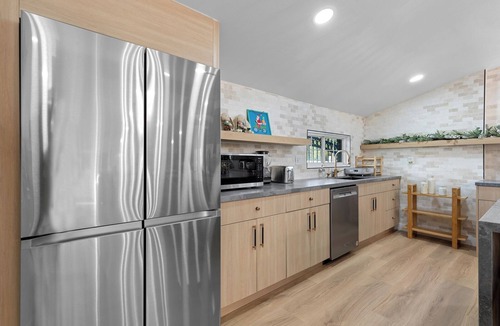 Southwest Anaheim House | Stylish 4bdr home for up to 13 guests - close to Disney and Knott’s