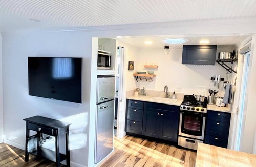 Arcata House | Stylish and Bright-Downtown