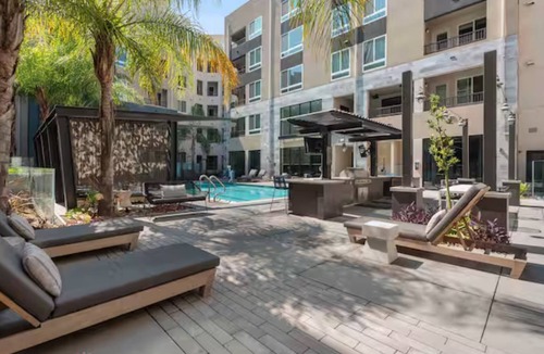Atwater Village Apartment | Stylish and Elegant Unit in Griffith