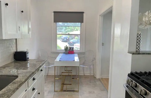 Fort MacArthur House | Stylish Beachside. Parking.Views. FrontofBdg.
