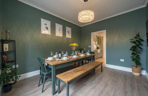 Clifton House | Stylish Bristol Holiday Home for 8