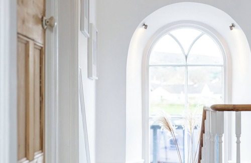 Braunton House | Stylish comfort for families and groups just minutes from North Devon beaches.