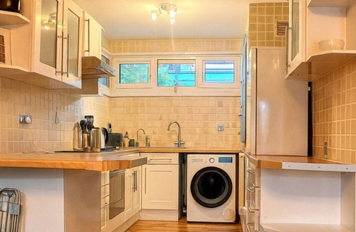 Walworth Apartment | Stylish contractors, sleeps 5. 1 bed flat in Kennington station,elephant &castle