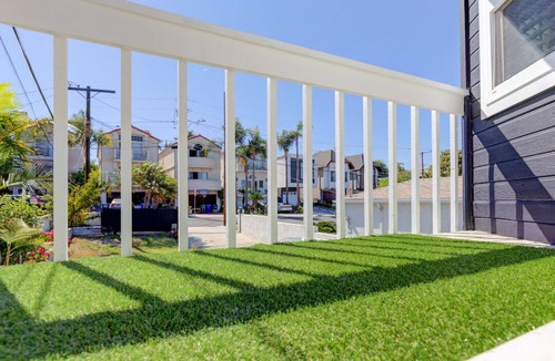 North Redondo House | Stylish & Cozy | Mins to Beach | Theater | Hot Tub