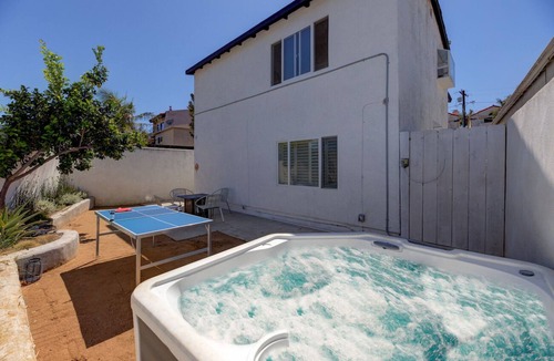 North Redondo House | Stylish & Cozy | Mins to Beach | Theater | Hot Tub