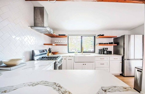 Silver Lake House | Stylish Duplex Villa w Rooftop Garden