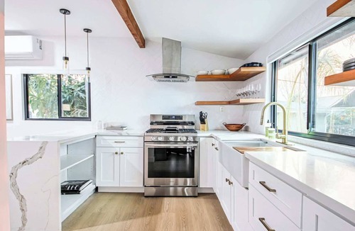 Silver Lake House | Stylish Duplex Villa w Rooftop Garden