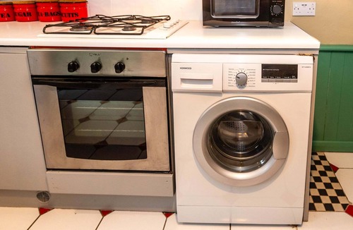 The Lane Apartment | Stylish early Victorian garden apartment located near centre of London UK
