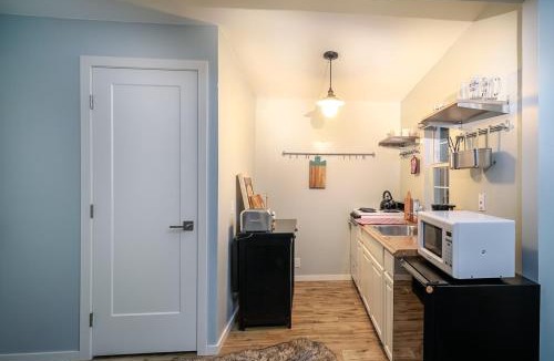 Hollywood Apartment | Stylish Guesthouse in the Heart of Hollywood with Free Parking