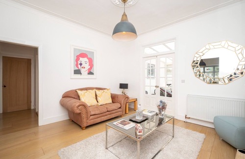 Grove Park House | Stylish House - 25mins London Bridge train journey - Pass the Keys