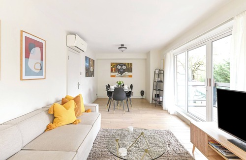 Queen's Gate Apartment | Stylish Kensington Apartment with Hyde Park View Terrace · Sleeps 4