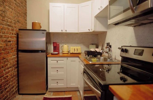 Wilshire Apartment | Stylish Koreatown Studio