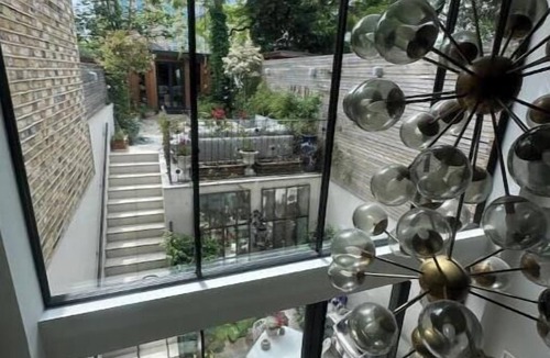 Queen's Park Apartment | Stylish Mid Century Double Room & En Suite Shower Room Queen’s Park London NW6