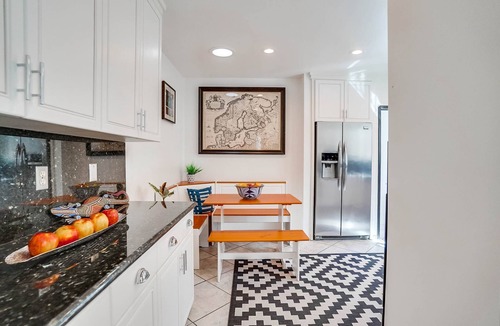Pico - Robertson House | Stylish Modern Home Bordering Beverly Hills & Culver City with Private Garden!