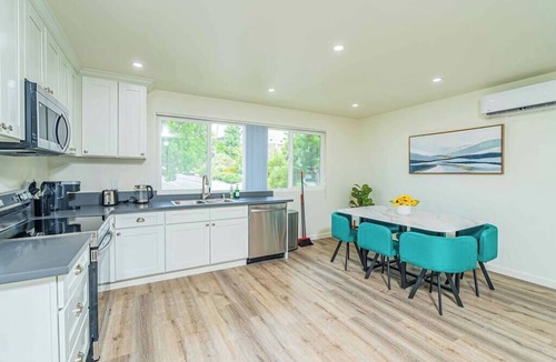 Altadena Apartment | Stylish Modern Retreat Near LA Top Attractions #5