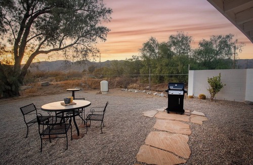 Morongo Valley House | Stylish Morongo Valley Retreat. Pond/waterfall views all around, fenced for dogs