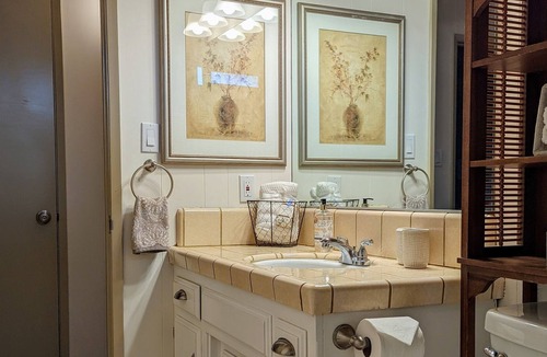 Frazier Park House | Stylish Mountain Getaway with Fireplace + Wifi