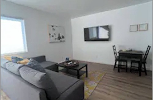 Encino Cottage | Stylish Newly Renovated 1 bedroom in Encino