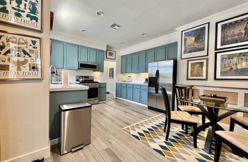 Midway City Apartment | Stylish & One-of-a-Kind 2-Bedroom Apartment in SoCal – Private Retreat