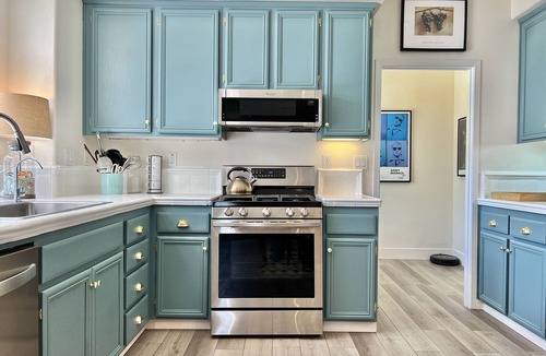 Midway City Apartment | Stylish & One-of-a-Kind 2-Bedroom Apartment in SoCal – Private Retreat