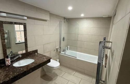 London City Centre Apartment | Stylish Private Apartment No. 4 in the Heart of London’s Theatre District