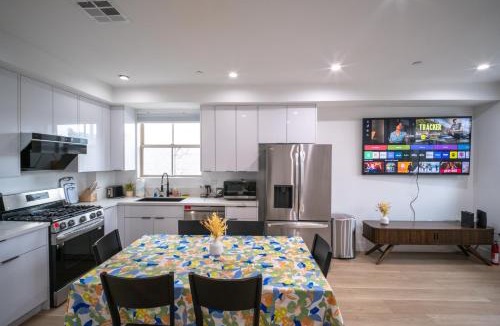 Pico-Union House | Stylish Private Room by Downtown LA with Private Parking