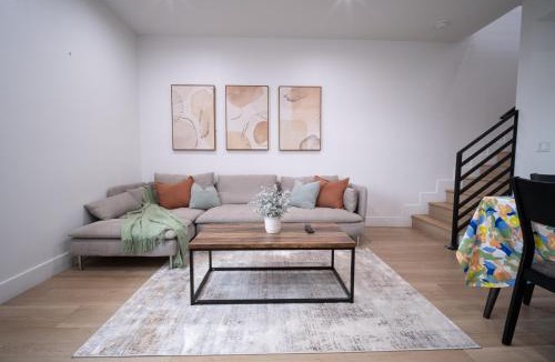 Pico-Union House | Stylish Private Room by Downtown LA with Private Parking