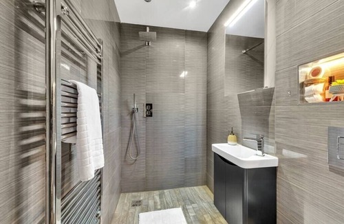 Frognal and Fitzjohns Apartment | Stylish Retreat, Perfectly Cozy – Ideal Locale