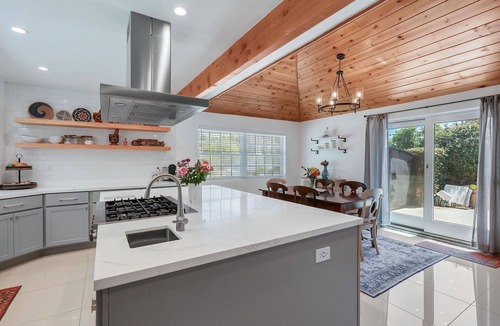 San Fernando House | Stylish San Fernando Stay with Designer Kitchen Upgrade