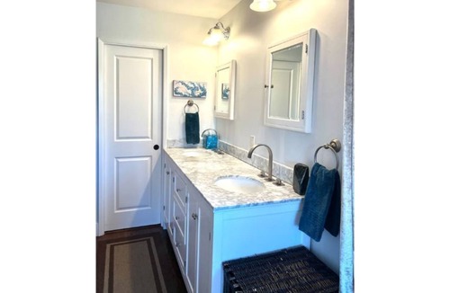 Mount Carmel House | Stylish & Serene Home Plus Cottage