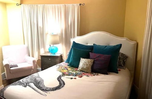 Mount Carmel House | Stylish & Serene Home Plus Cottage
