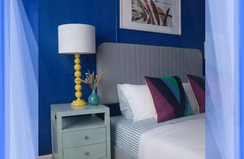 Westlake Apartment | Stylish Studio with Sunset Views