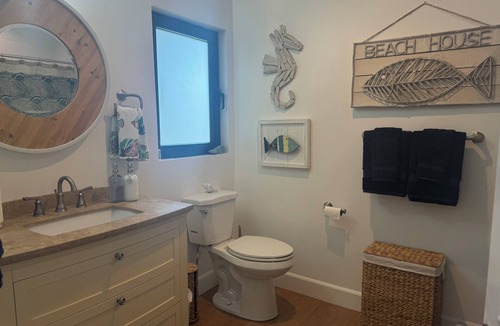 Ladera Heights House | Stylish suite near beach & LAX—private entry, vibrant decor, cozy comfort.