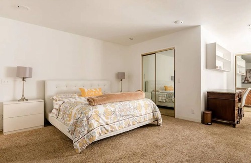 The Flats House | ★Stylish The Flats Oasis★ Steps to Rodeo Dr | Parking Spot Included