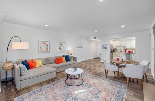 Pasadena Apartment | Stylish unt w/2BR 2BA w/tub jacuzzi - 1288 sq. ft