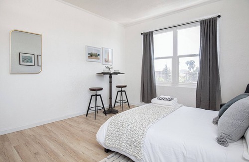 Rampart Village Apartment | Stylish Urban Sanctuary in DTLA Studio!