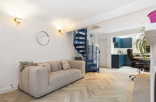 South Richmond House | Stylish Victorian Cottage in Central Richmond