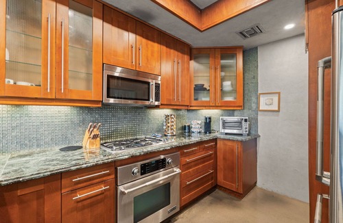 Westwood Apartment | Stylish Westwood Condo | Near UCLA & Century City