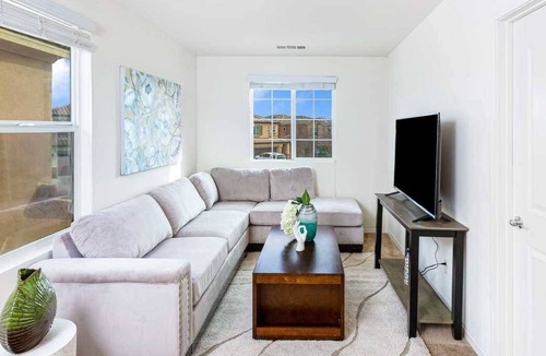 Rialto House | Stylish Woodcrest Castle