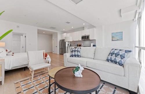Wilshire Center Apartment | Stylist Downtown LA Gateway- Studio Apt