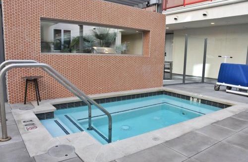 Wilshire Center Apartment | Stylist Downtown LA Gateway- Studio Apt