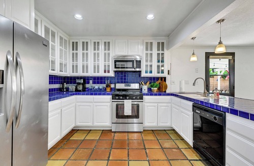 Canyon Country House | Stylist Haven/Retreat/near Six Flag and Universal Studio.