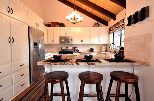 Fox Farm Cabin | Sublime For-Rest by Destination Big Bear : High End Neighborhood! Hot Tub! Gourmet Kitchen! Master Suite! Pool Table!