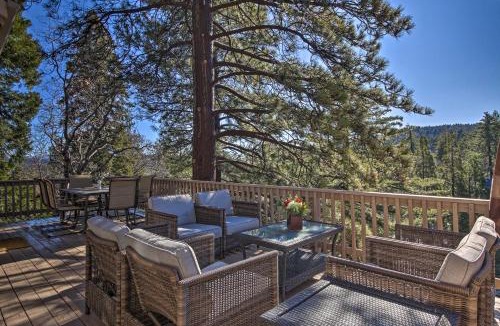 Twin Peaks House | Sugar Bear Lodge with Game Room - 5 Mi to Village!