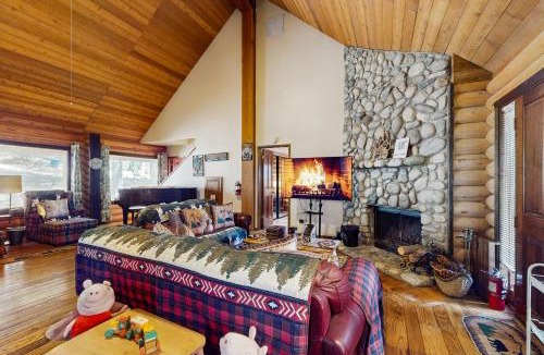 Twin Peaks House | Sugar Pine Retreat