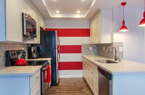 Anaheim Resort House | Suite Escapes 4