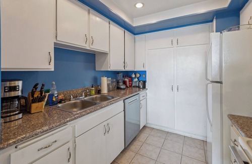 Valley Glen Apartment | Summer Retreat Sunlit Views, and POOL OPEN